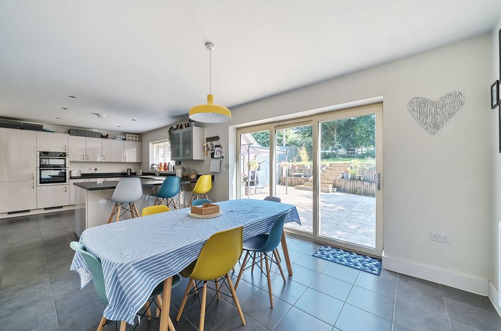 Property photo 2 of 17 1310335-2-6852E69...