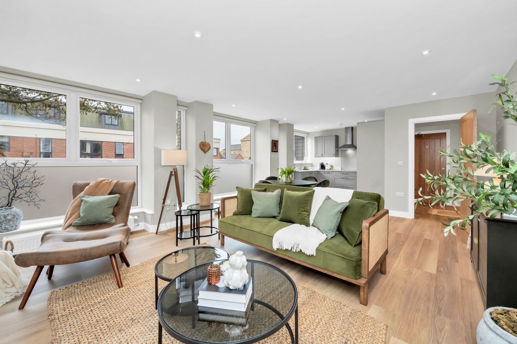 Property photo 2 of 25