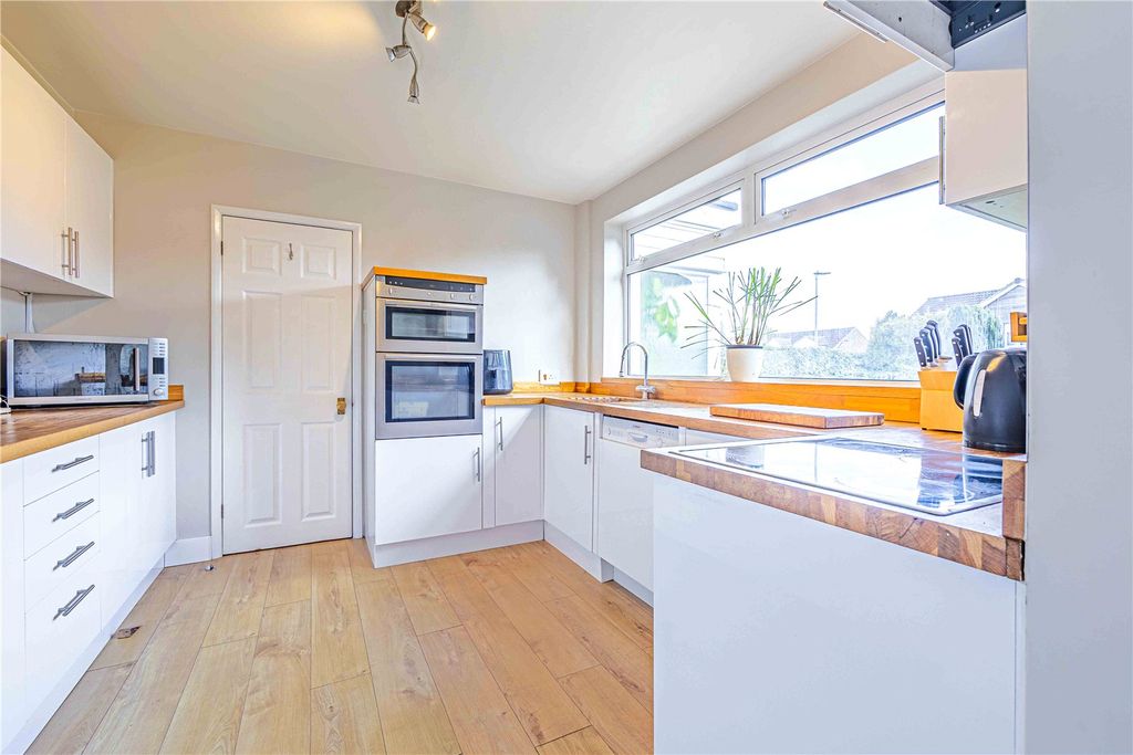 Property photo 2 of 18 Picture No. 10