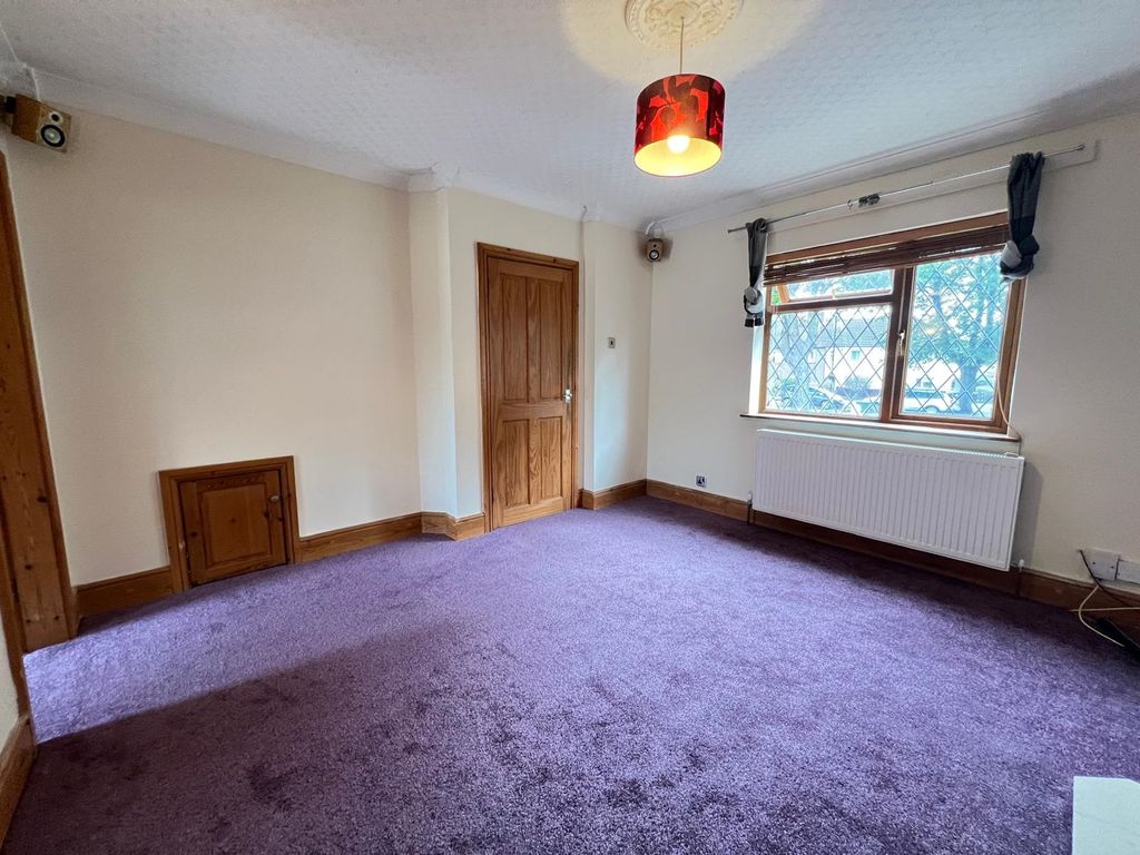 Property photo 3 of 27