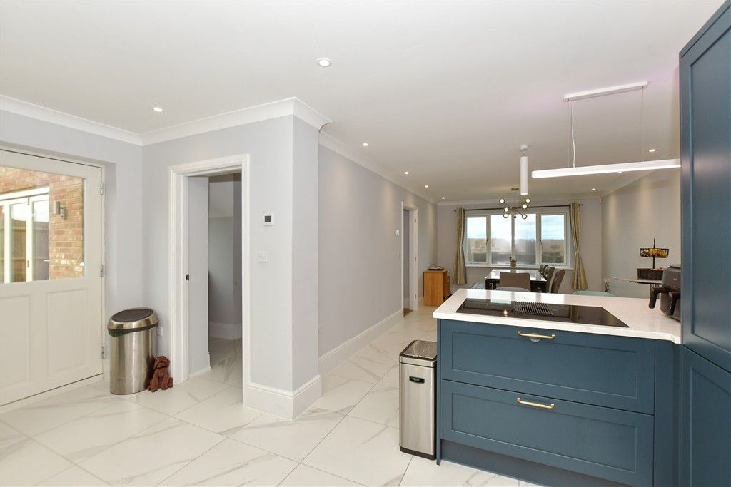 Property photo 3 of 19 Kitchen