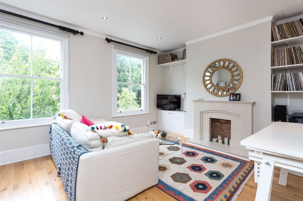 Property photo 1 of 7 Cephas Street E1