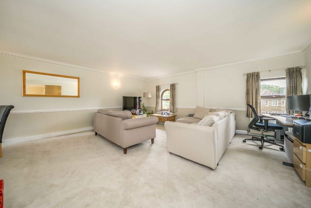 Property photo 2 of 6