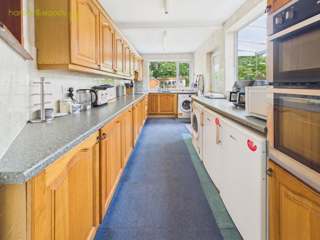 Property photo 2 of 32