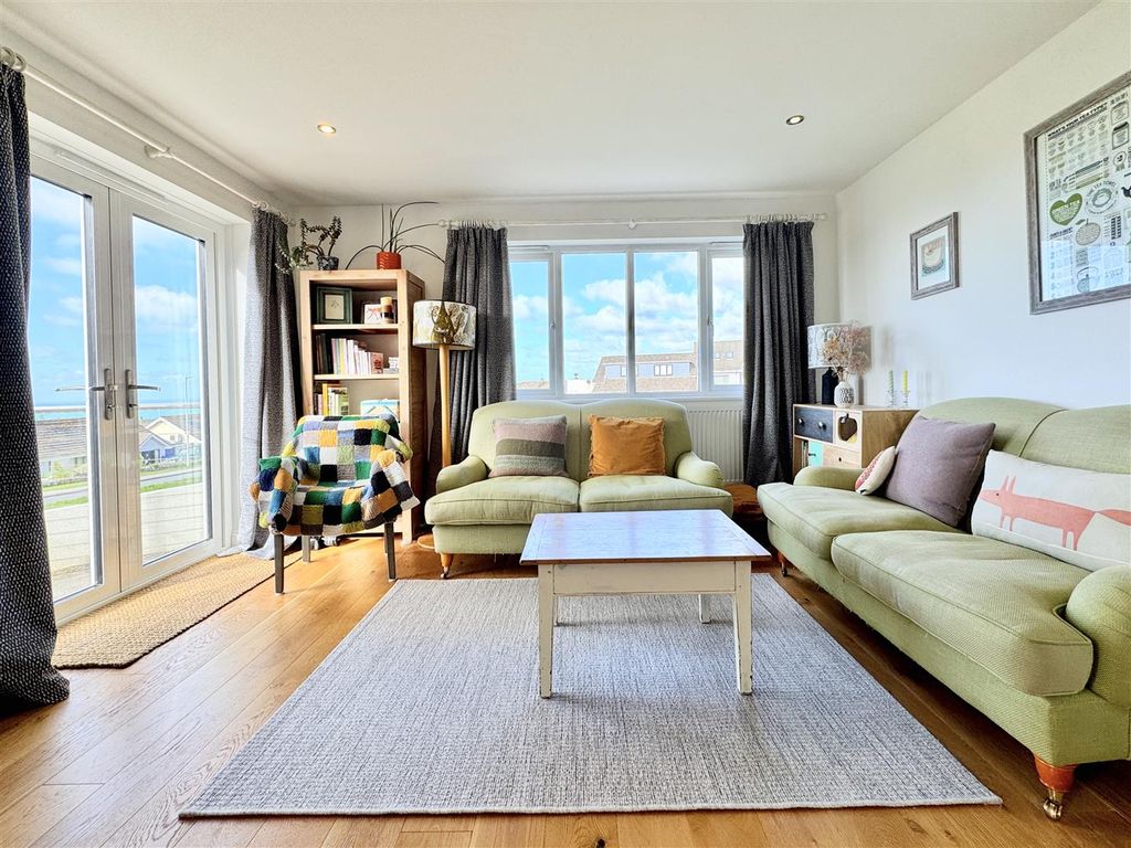 Property photo 3 of 28 Snug Area