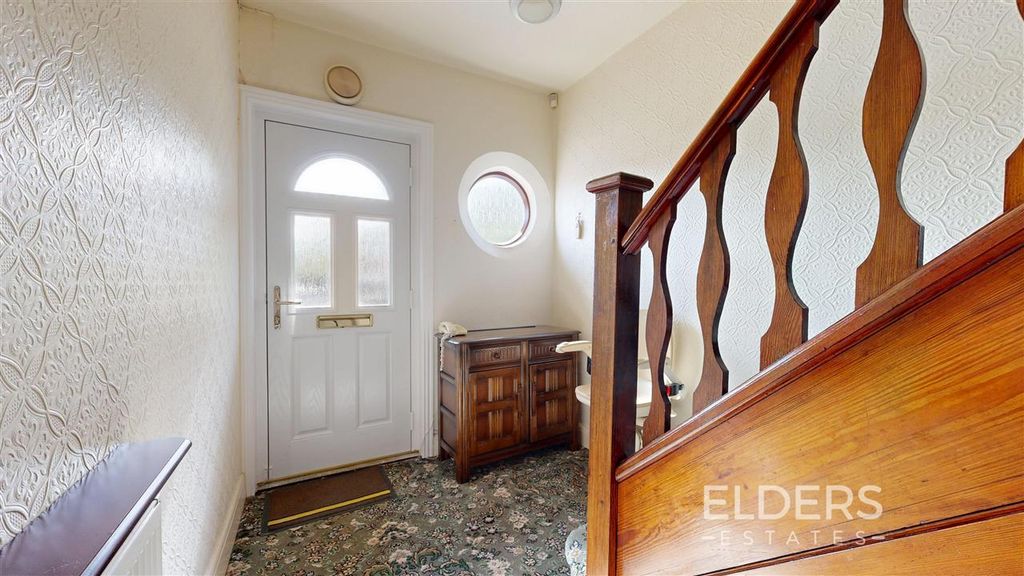 Property photo 2 of 21 Entrance Hall