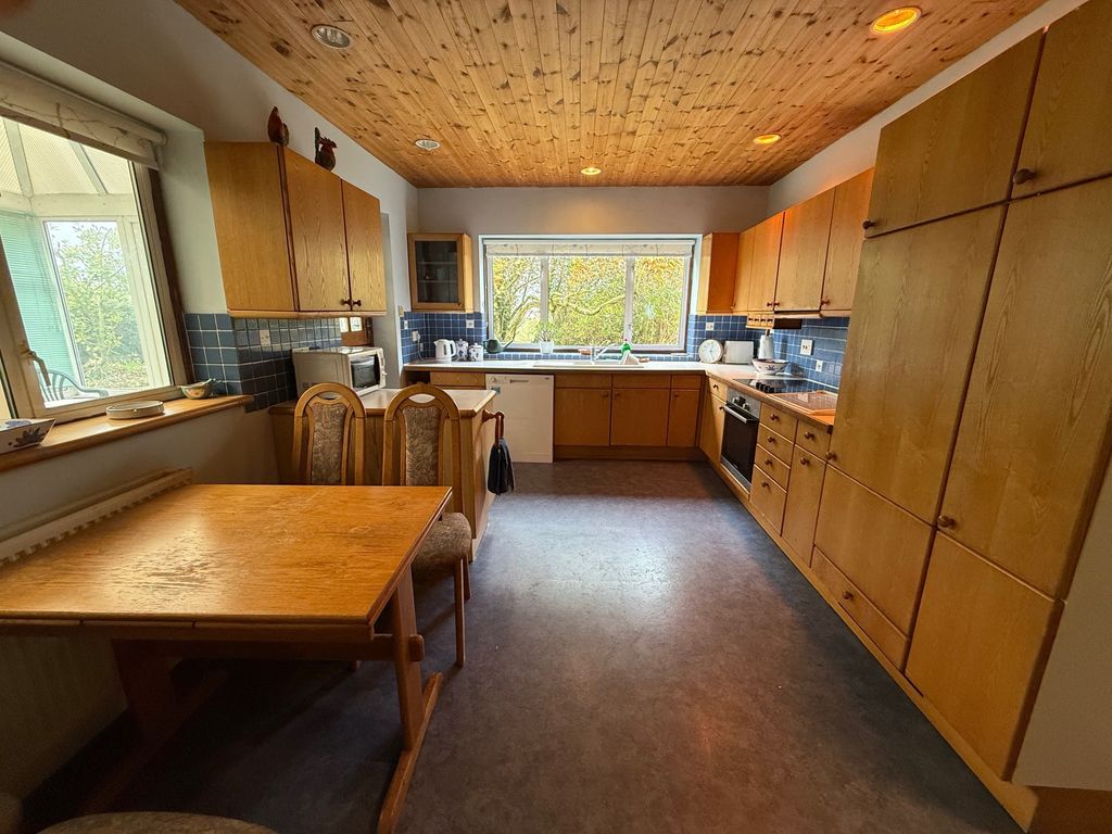 Property photo 2 of 21 Kitchen