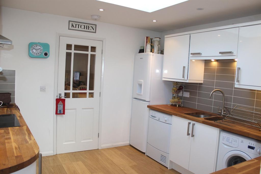 Property photo 2 of 9