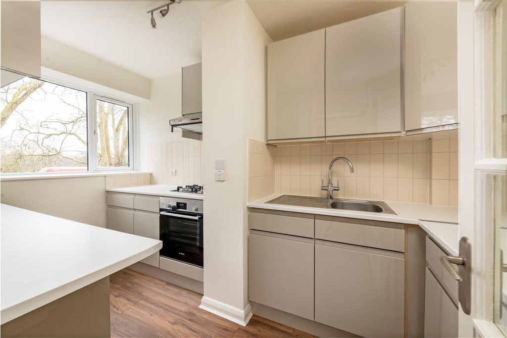 Property photo 3 of 10 3 Common View Kit.Jpg