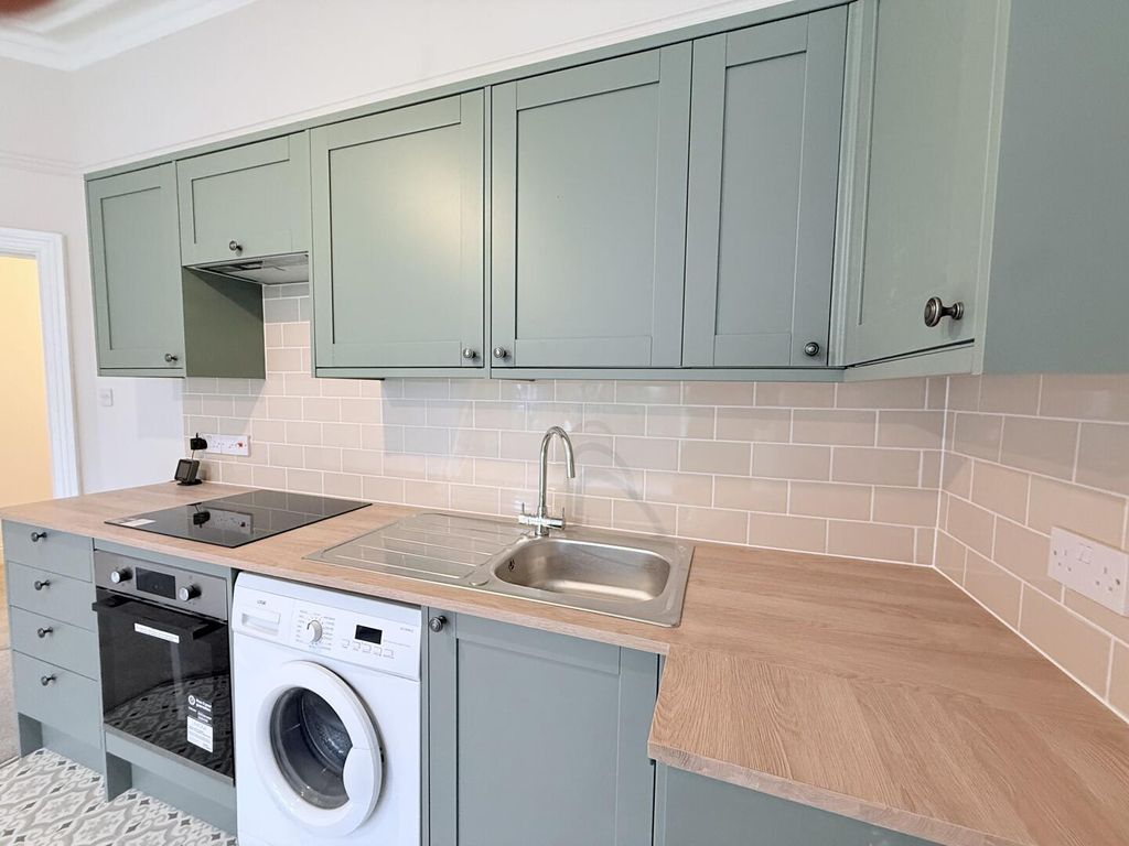 Property photo 3 of 11 Kitchen