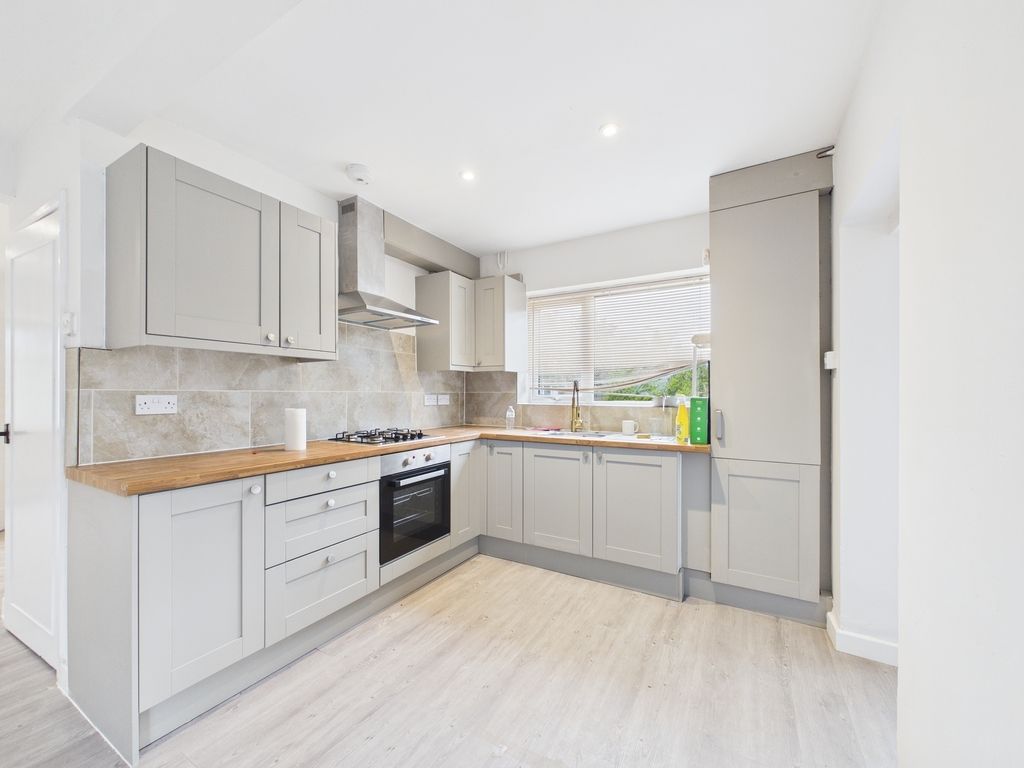 Property photo 3 of 22 Kitchen