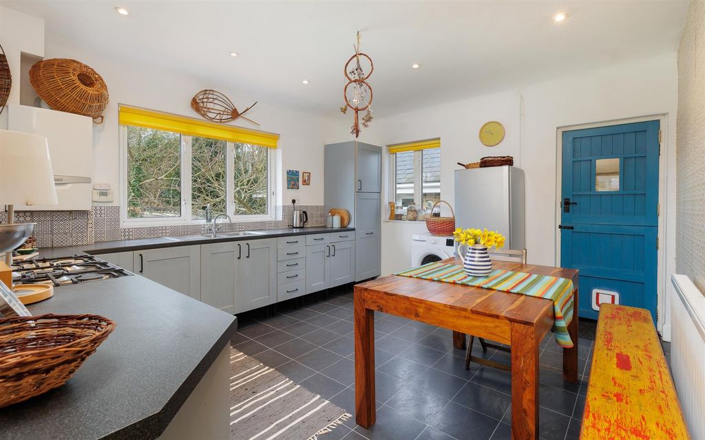 Property photo 2 of 12 Kitchen/Breakfast Room