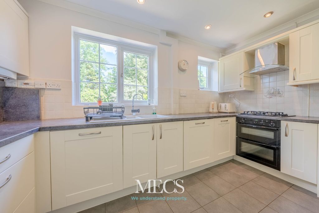 Property photo 3 of 18 5212473