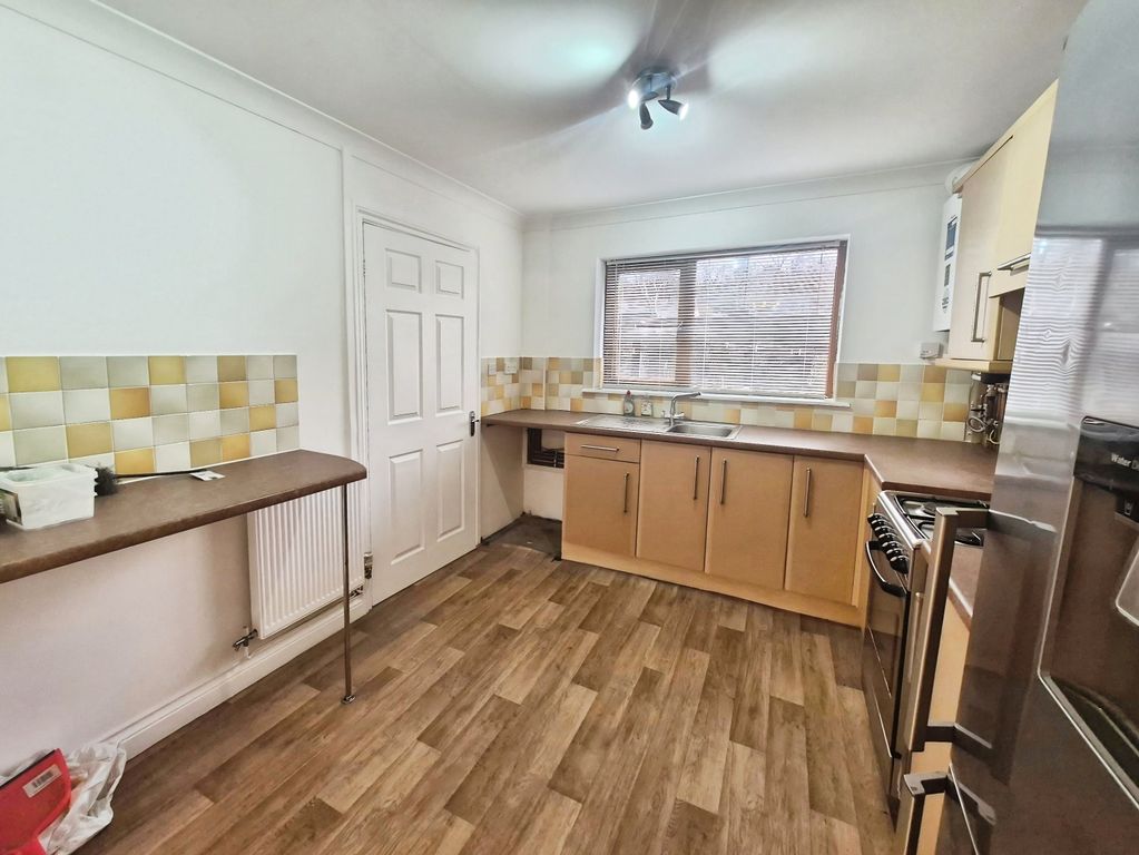 Property photo 2 of 12 Kitchen