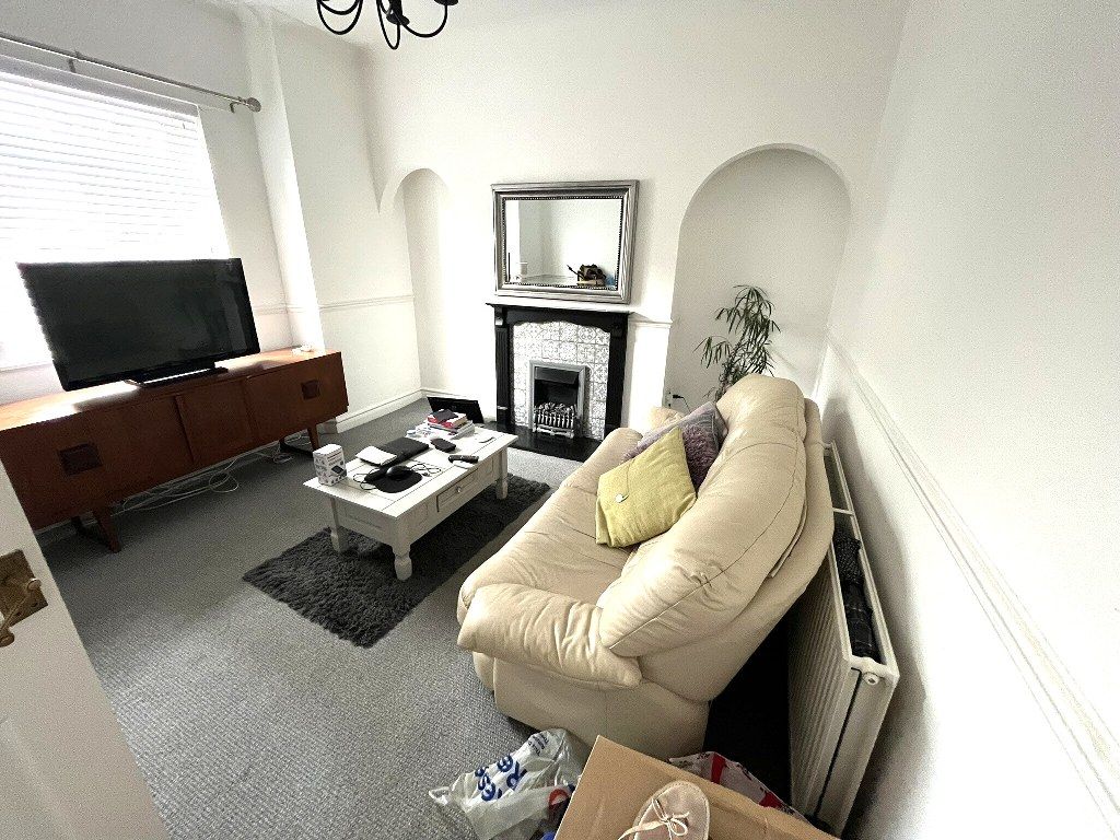 Property photo 2 of 8 Lounge