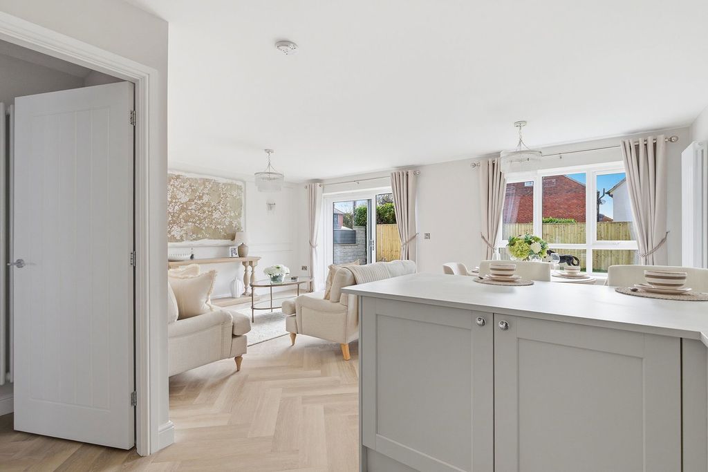 Property photo 1 of 32