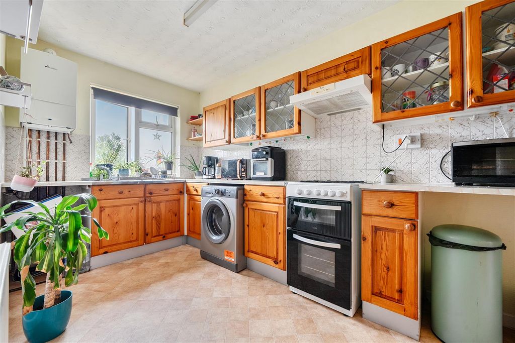 Property photo 3 of 13 Kitchen
