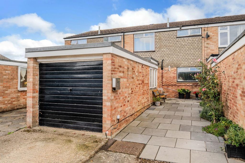 Property photo 1 of 14 Cherwell Court