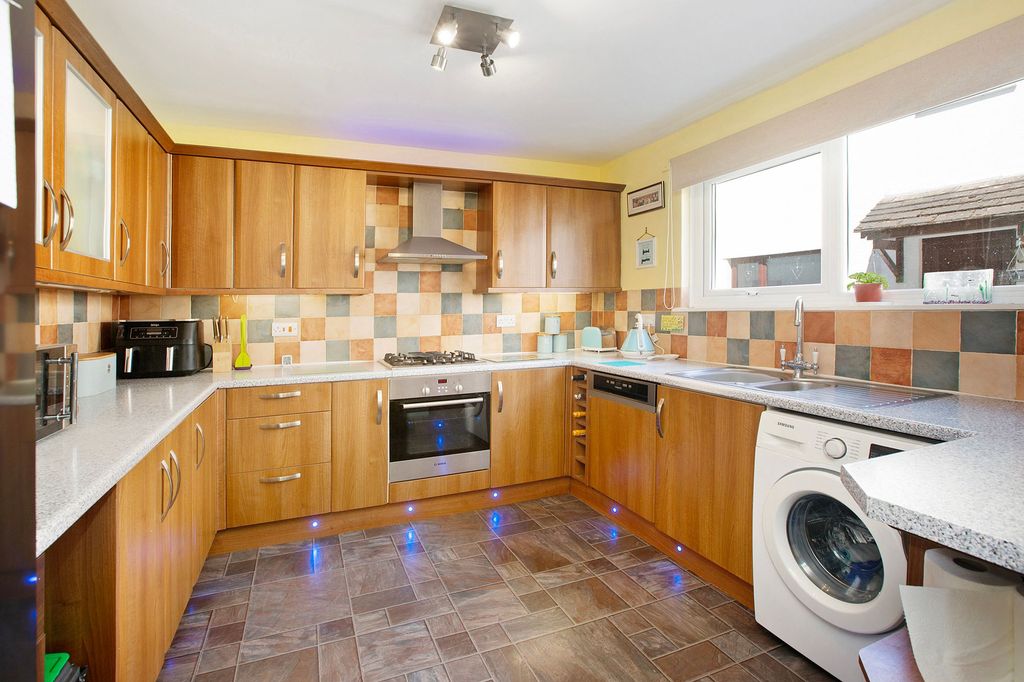 Property photo 2 of 16