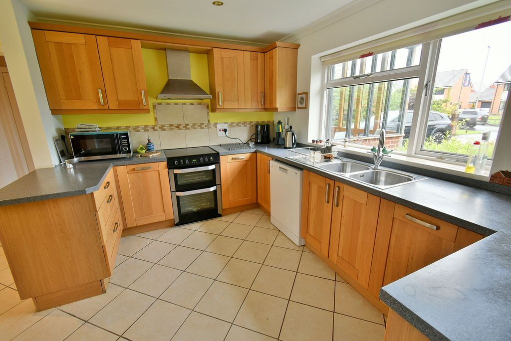 Property photo 2 of 25