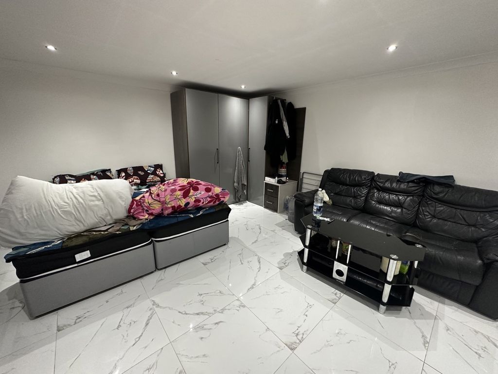 Property photo 2 of 3