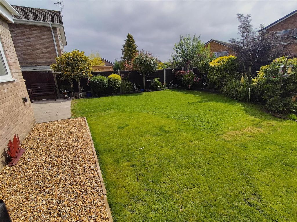 Property photo 2 of 12 Externally
