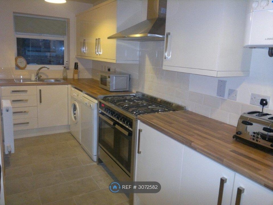 Property photo 2 of 14 Kitchen