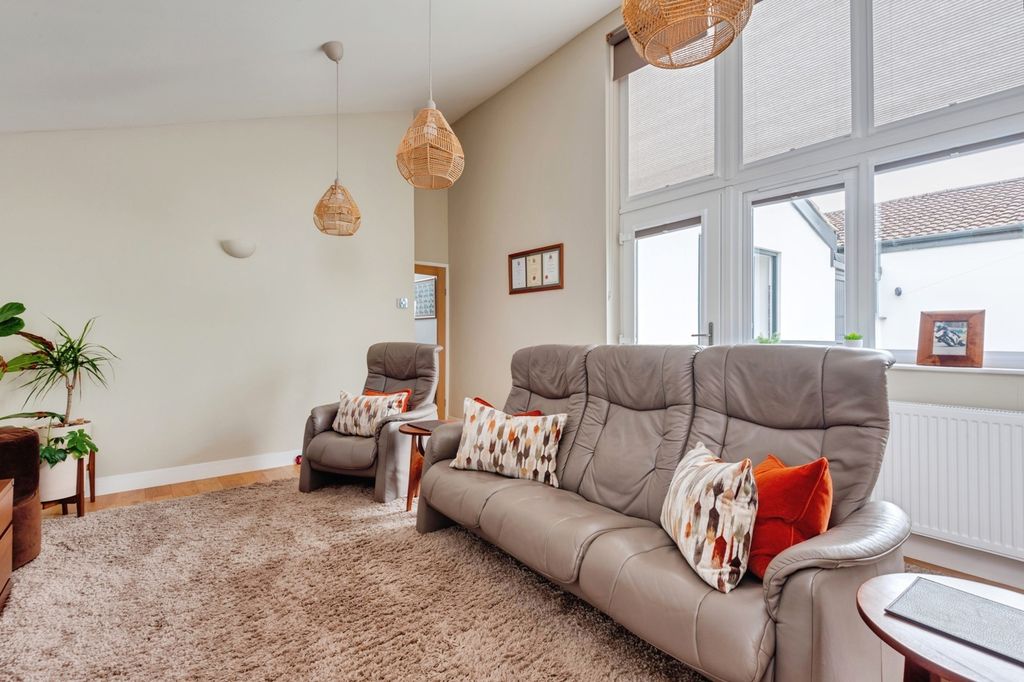 Property photo 3 of 20 Pbox-Img.Jpg