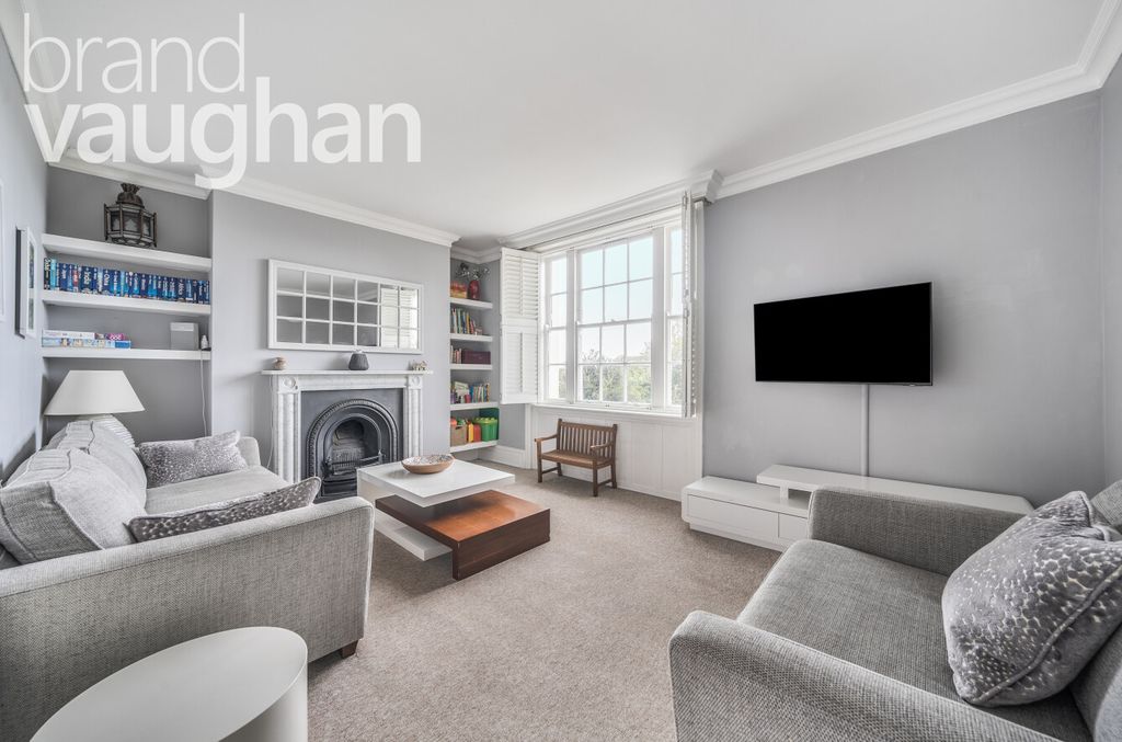 Property photo 3 of 39 Living Room