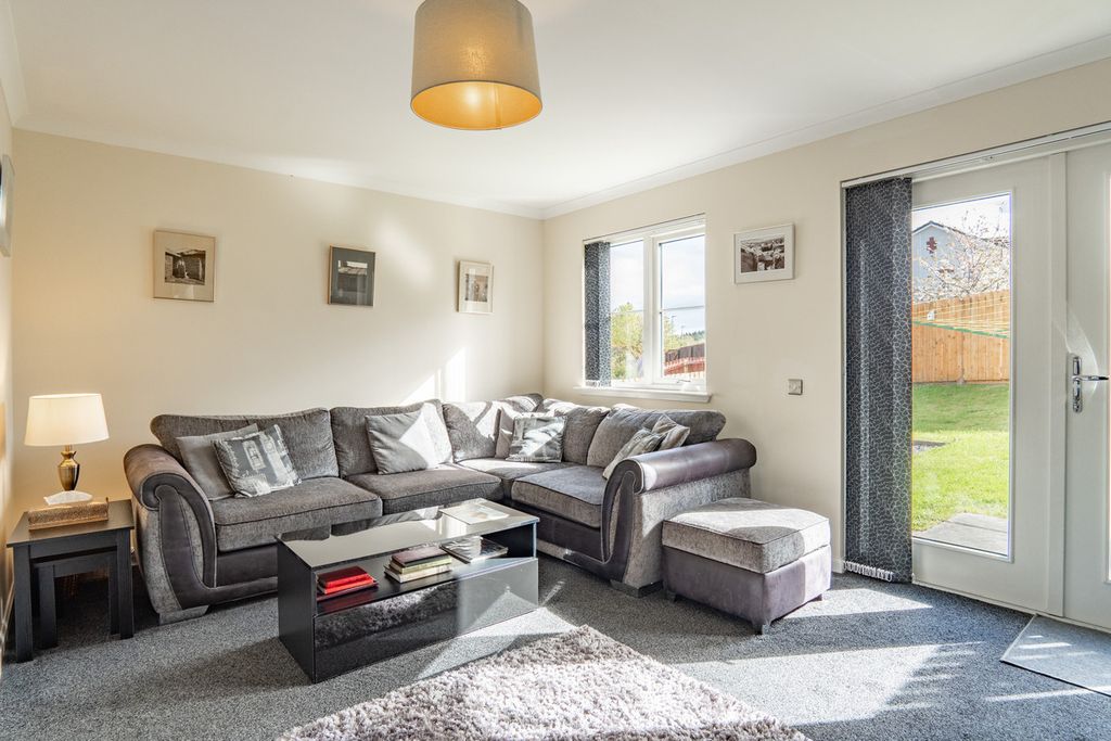 Property photo 2 of 31
