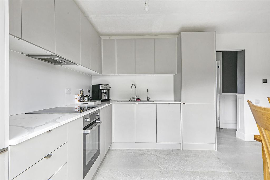 Property photo 2 of 17 6_54303.Jpg