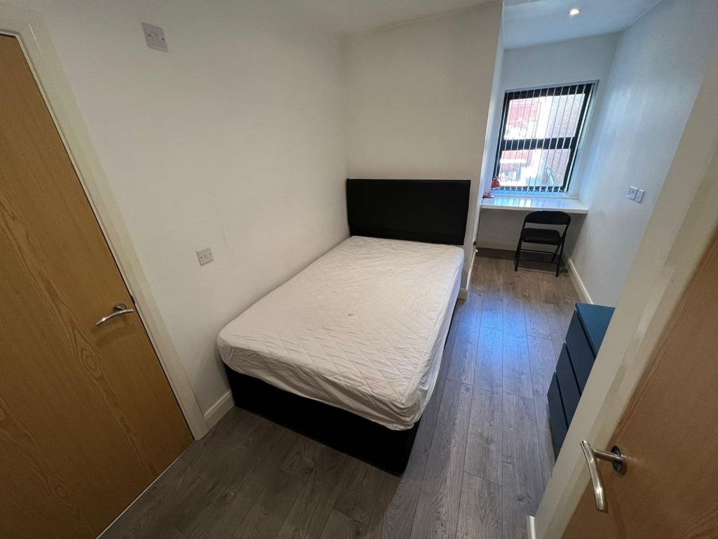 Property photo 3 of 9 Double Bedroom