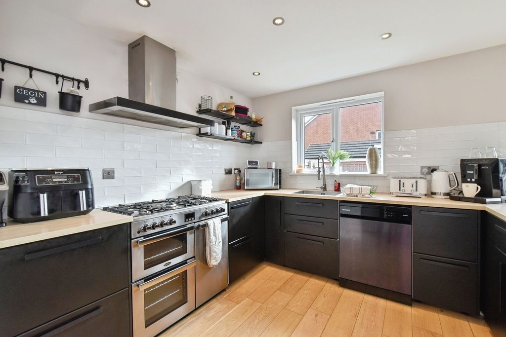 Property photo 3 of 17 Pbox-Img.Jpg