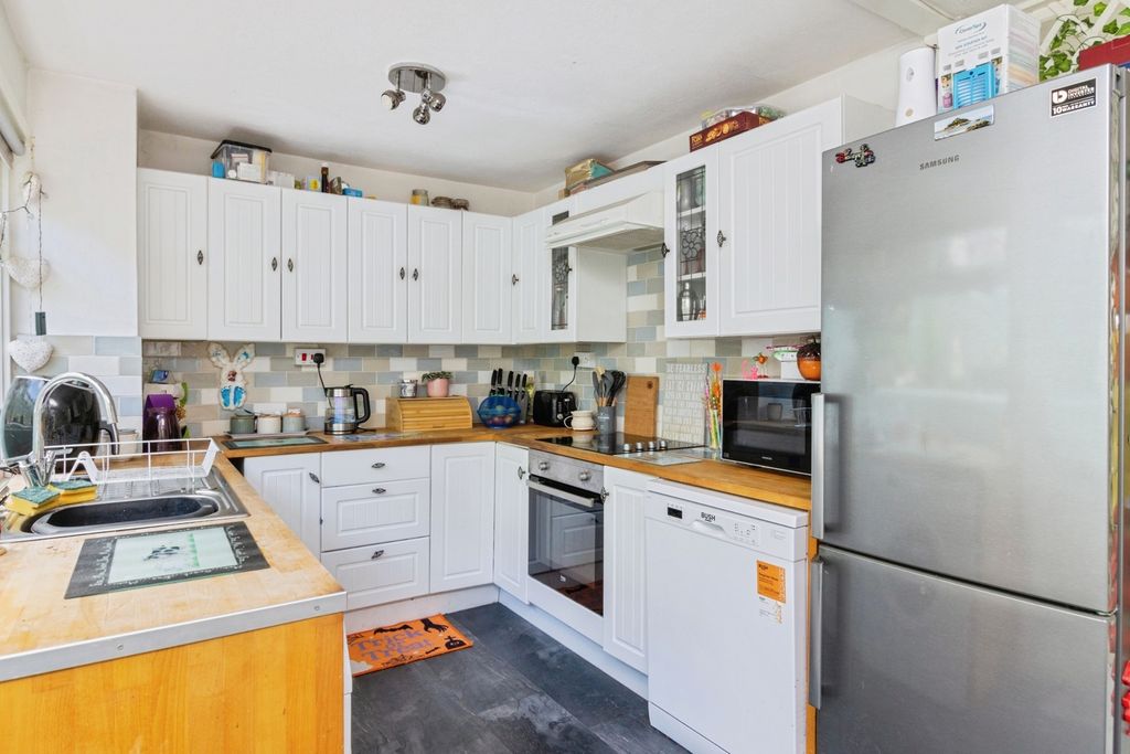 Property photo 2 of 17 Photo