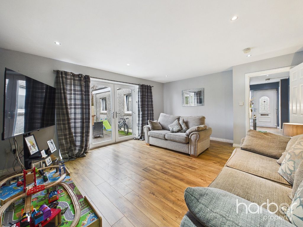 Property photo 2 of 12 4854065