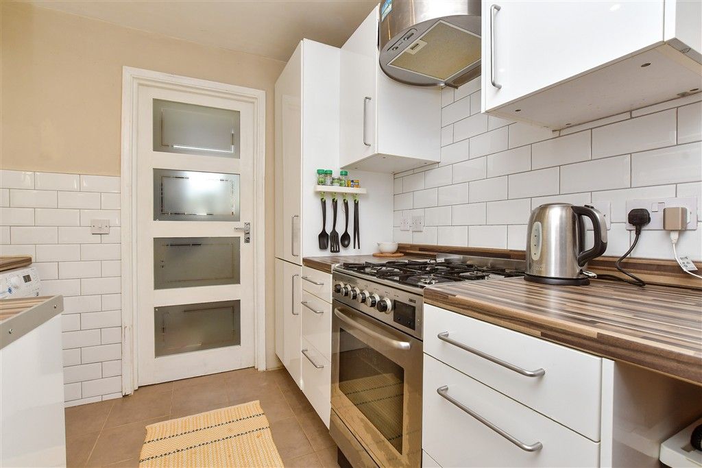 Property photo 3 of 7 Kitchen