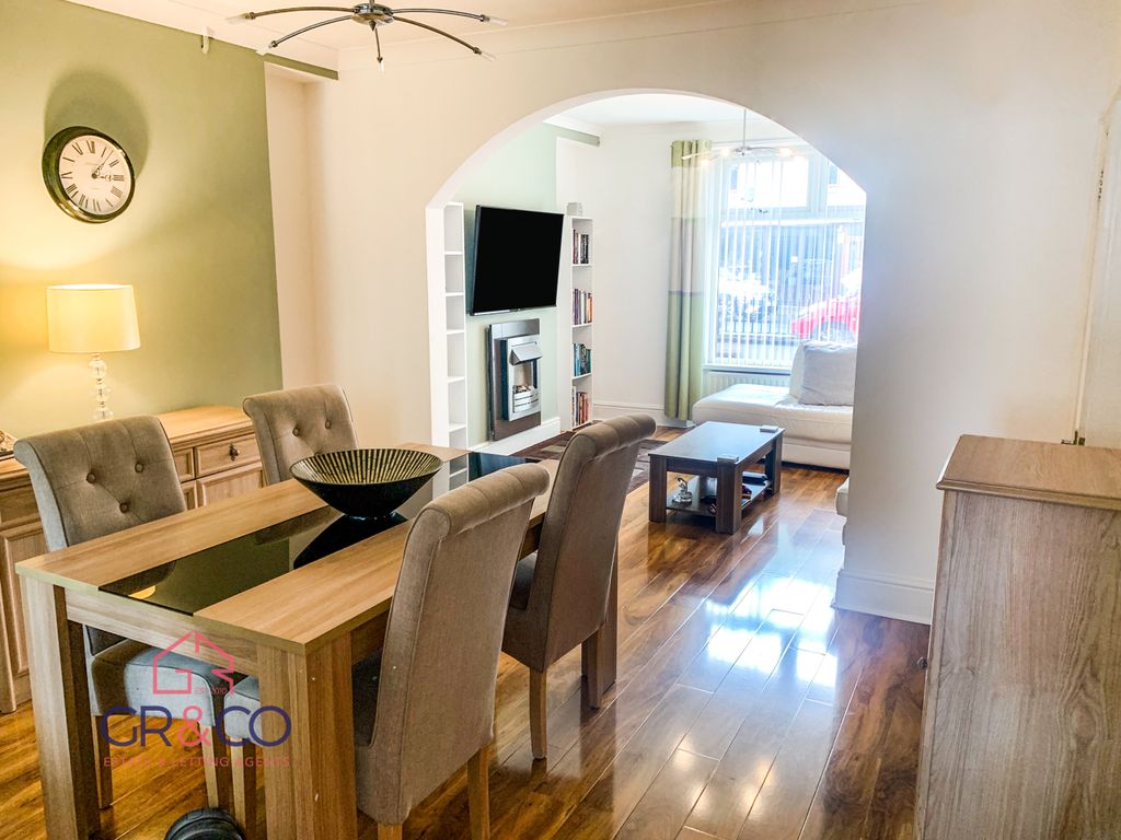 Property photo 2 of 28 Lounge / Diner