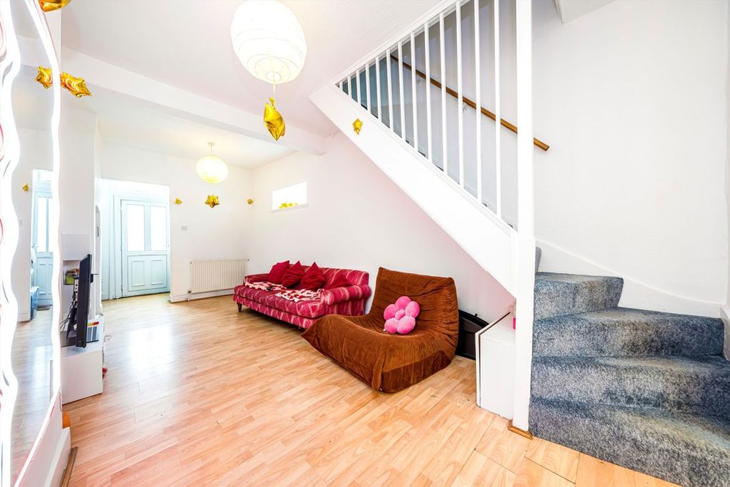 Property photo 2 of 7