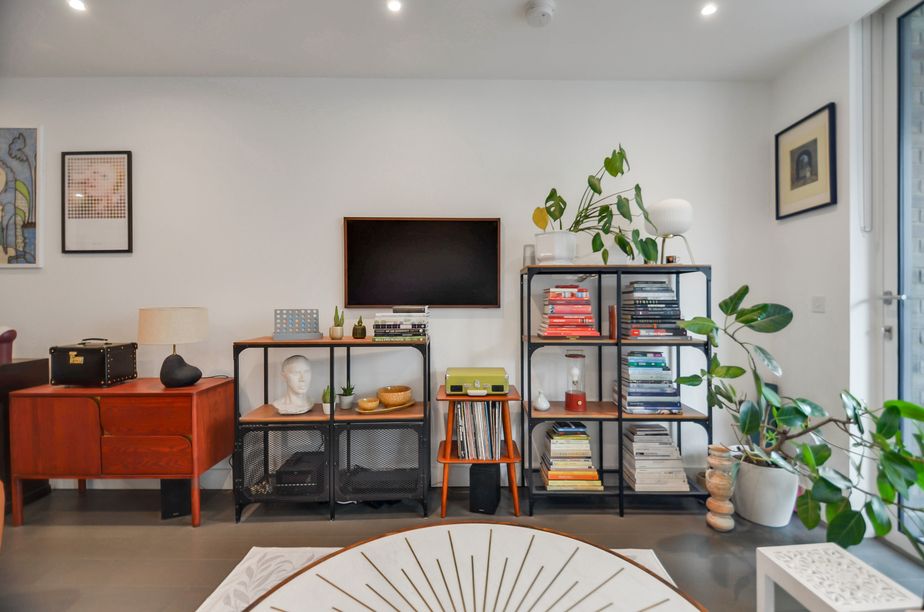 Property photo 2 of 32 Lounge Area (4).Jpg