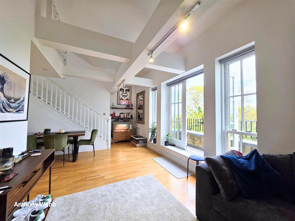 Property photo 2 of 17 Reception