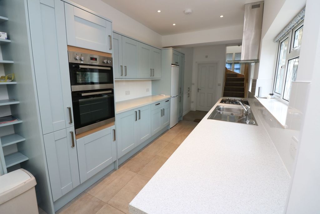 Property photo 2 of 5 Kitchen 2