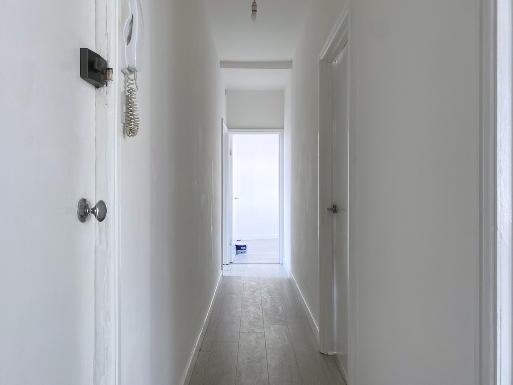 Property photo 2 of 14 Entrance Hall