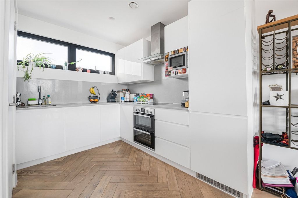 Property photo 3 of 22 Kitchen