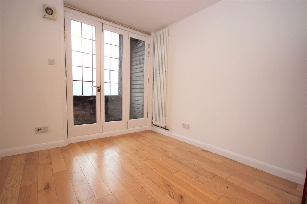 Property photo 3 of 8 Picture No. 05