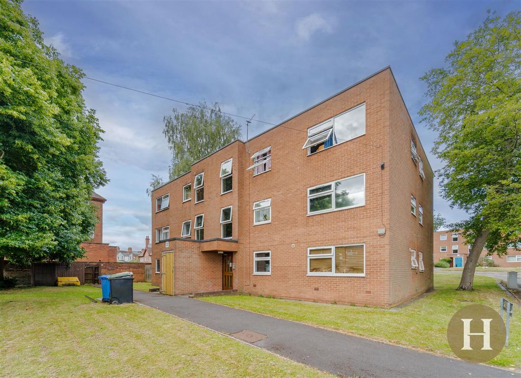 Property photo 1 of 14 Hadleigh Estate Agents-15.Jpg