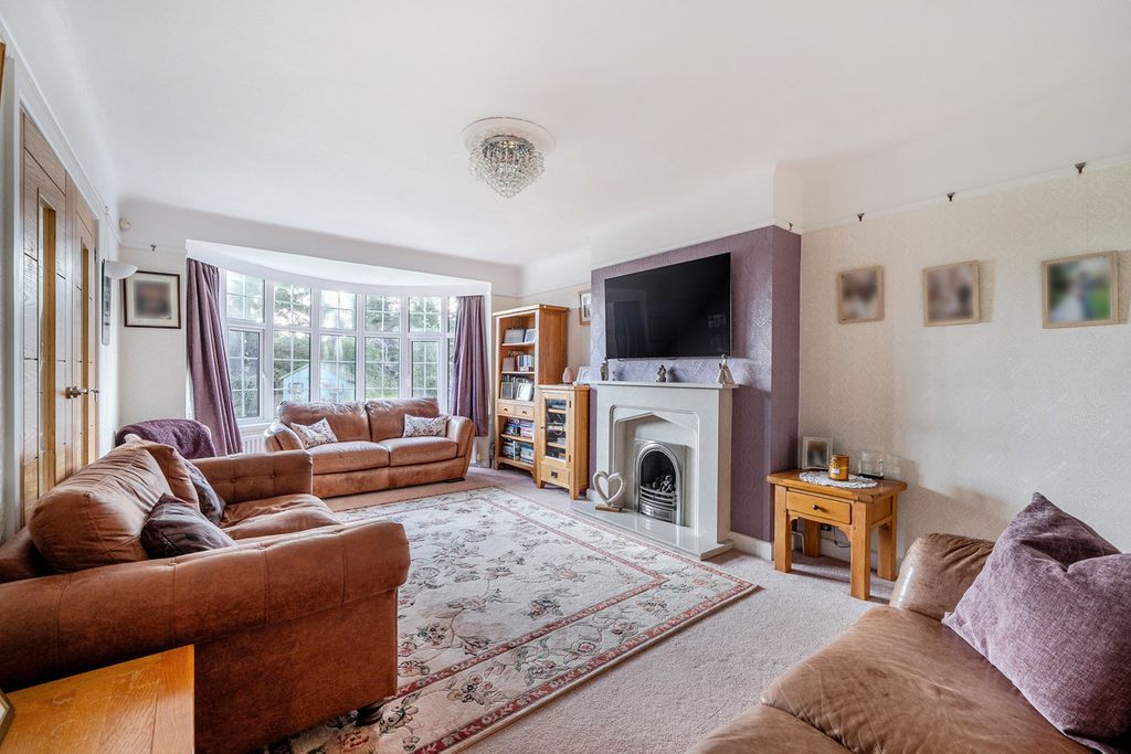 Property photo 3 of 28