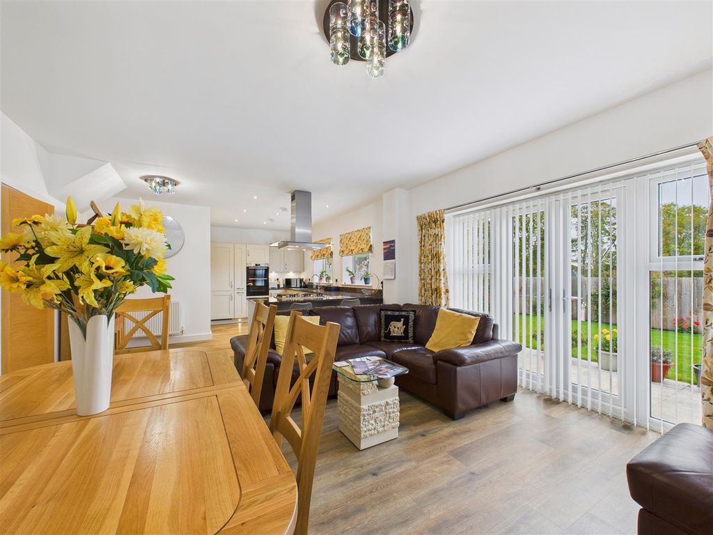 Property photo 2 of 19 Open Plan Family Living