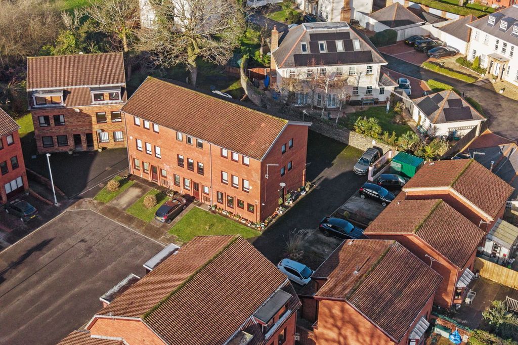 Property photo 3 of 21