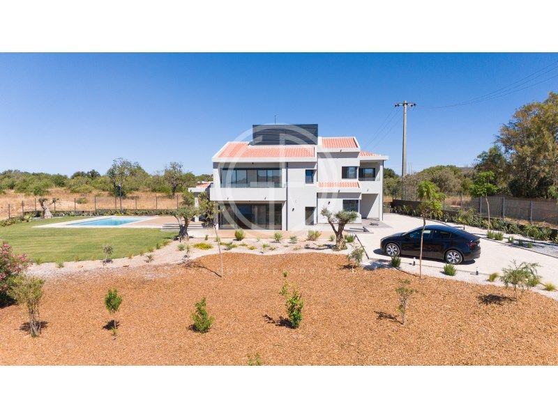Property photo 3 of 99