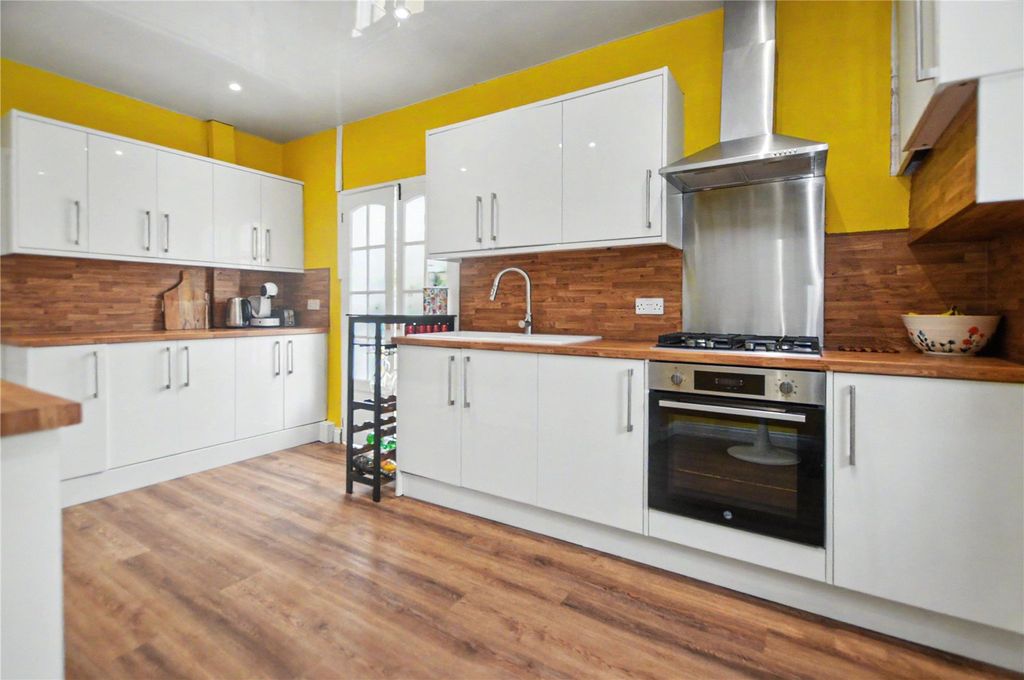 Property photo 3 of 21 Picture No. 10